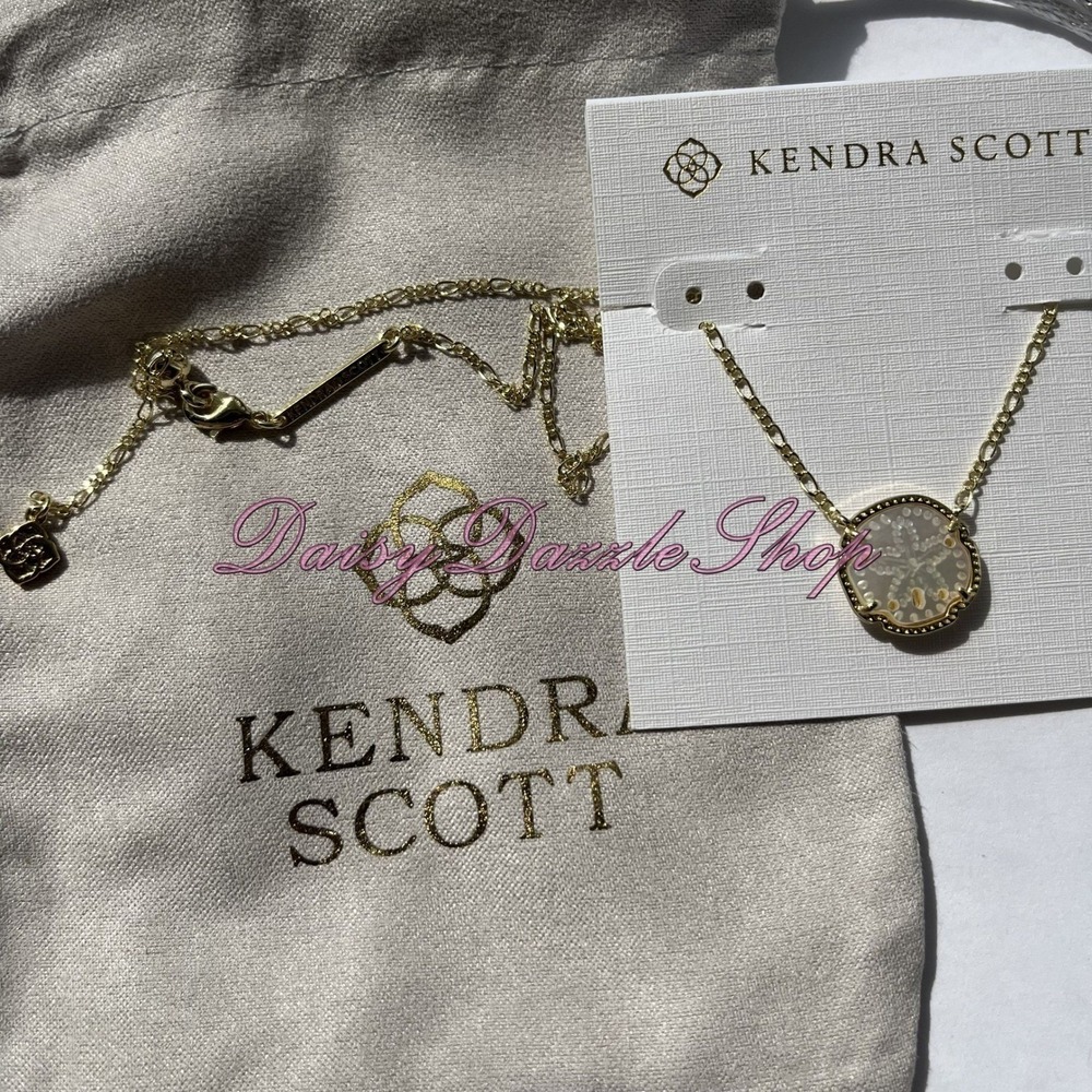 ✨Kendra Scott Sand Dollar Gold Pendant Necklace In Natural Mother of Pearl New✨ - Picture 6 of 8